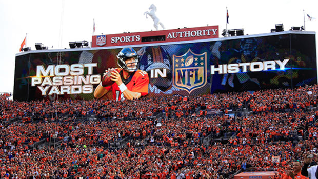 Peyton Manning Sets All-Time Passing Record in a Career-Worst Start